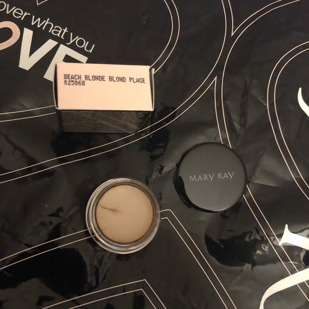 NWB Mary Kay Beach Blonde Cream Eyeshadow.